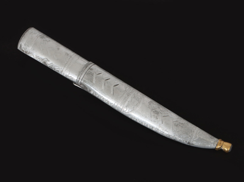 Kniv med slida, monogramsignerad EA