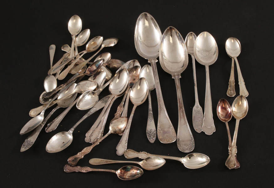 Parti silverskedar, bl.a. 1800-tal