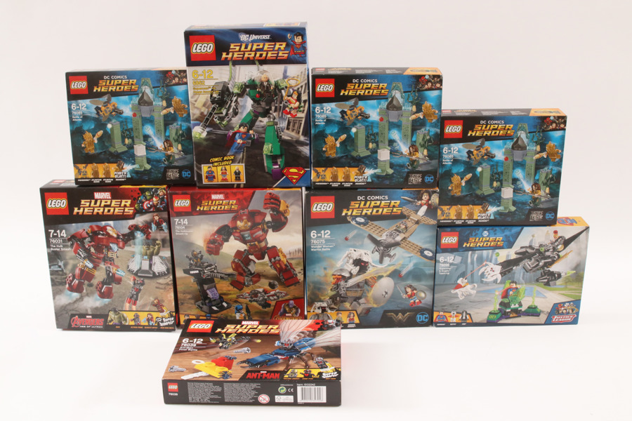 Kartonger med LEGO 9st, DC samt Marvel