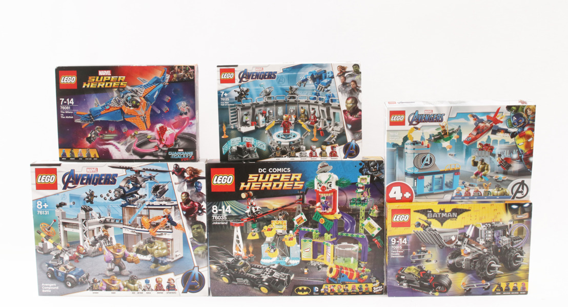 Kartonger med LEGO 6st, Marvel samt DC Comics