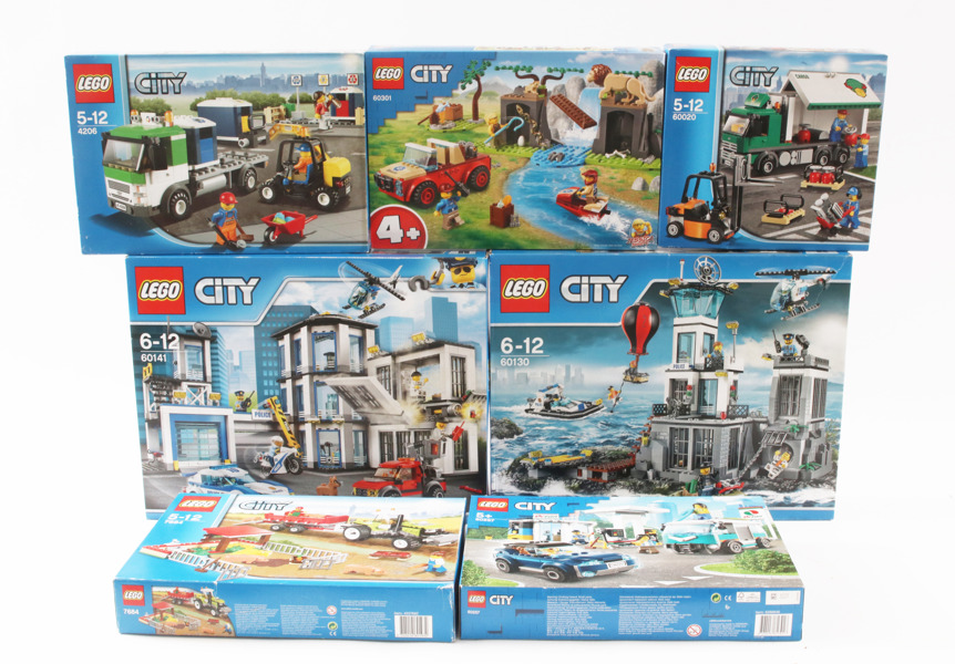 Kartonger med LEGO 7st, City