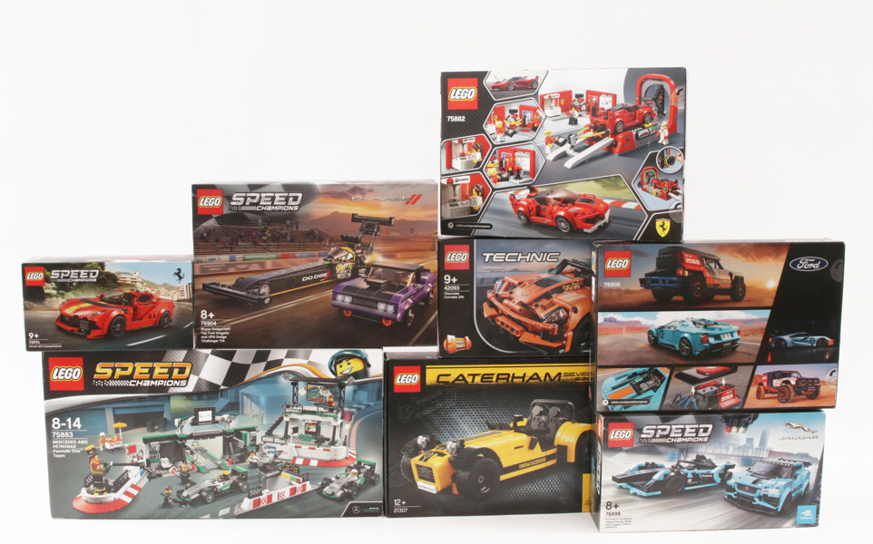 Kartonger med LEGO 8st, bl.a. Speed Champions, Technics