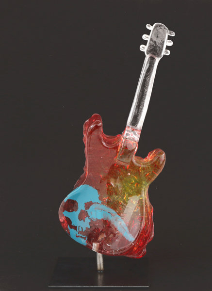 Skulptur, "Guitar skull", Kjell Engman för Kosta Boda