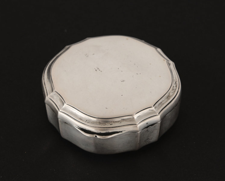 Snusdosa i silver, rokokostil, 1917