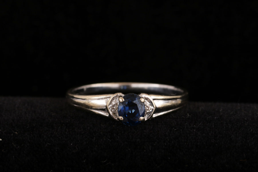 Ring i 18k vitguld