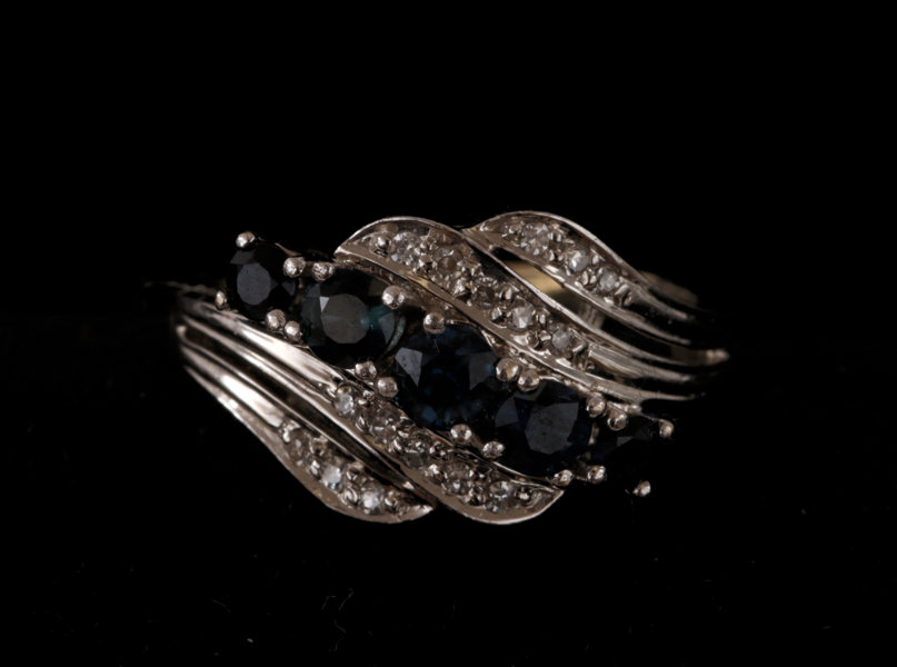 Ring i 18k vitguld