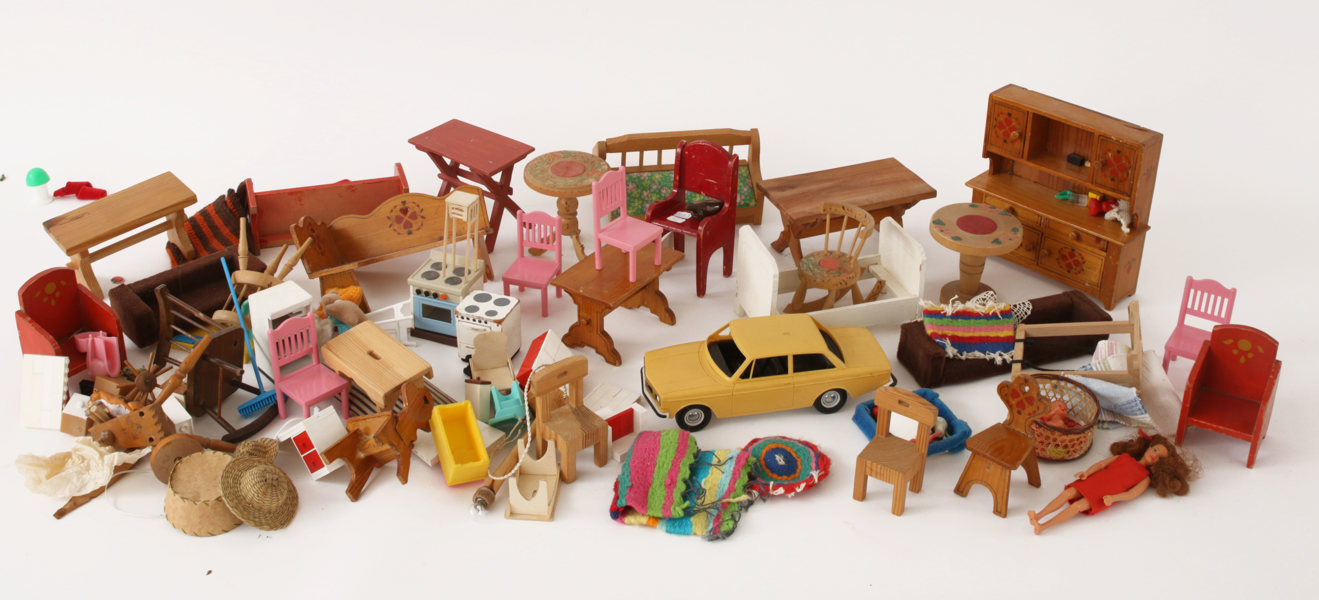 Parti dockhusmöbler, m.m.