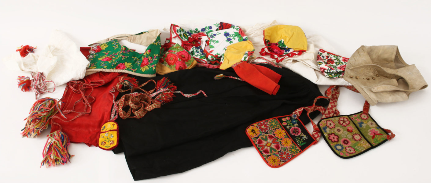 Delar till folkdräkter, bl.a. Gagnef