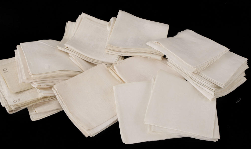 Parti servetter, mestadels linnedamast
