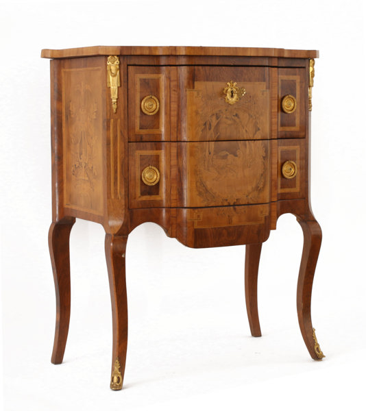 Byrå, gustaviansk stil, 1900-tal