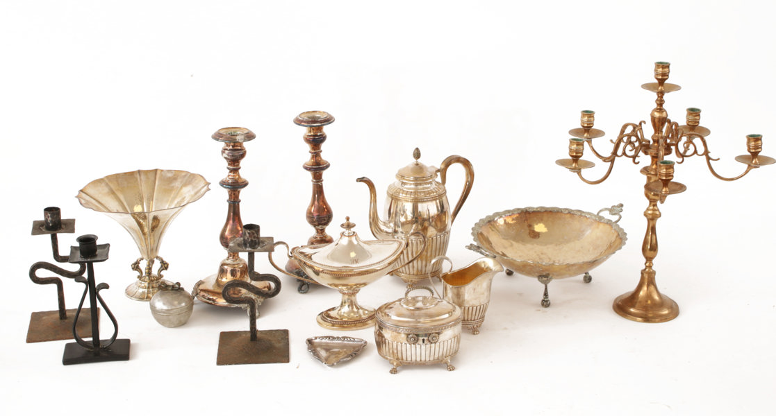 Parti metallföremål