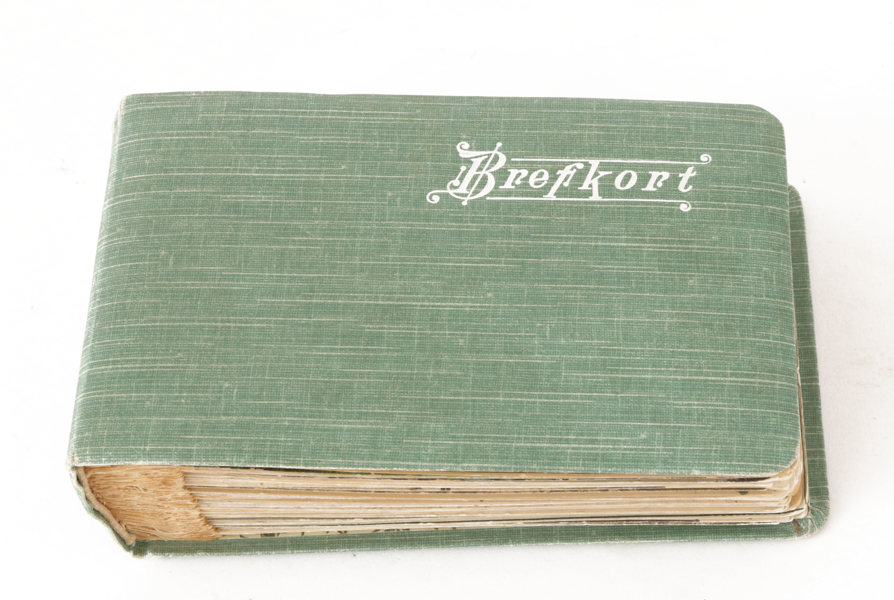 Brevkortsalbum med brevkort, omkring år 1900