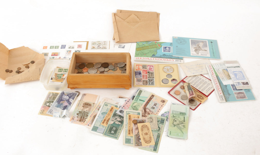 Parti mynt, sedlar, frimärken, m.m. 