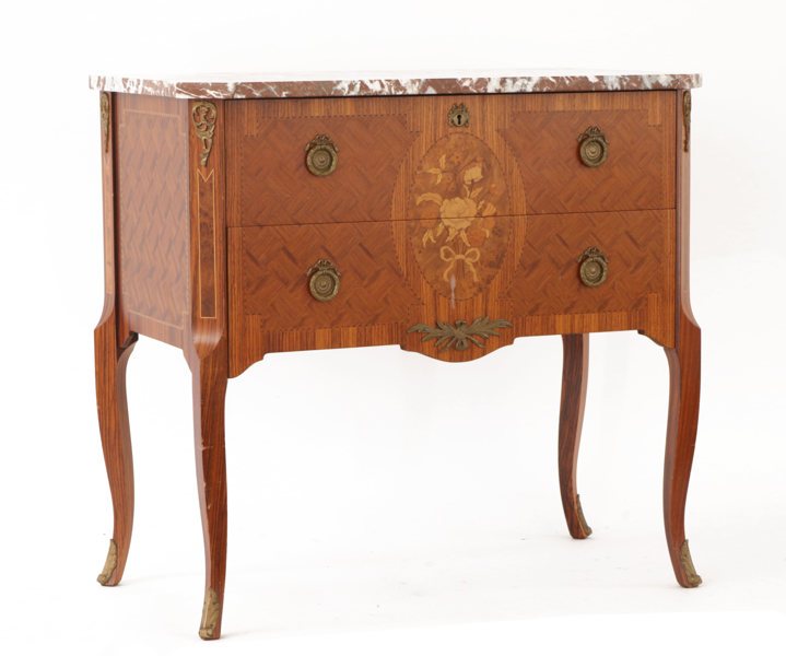 Byrå, gustaviansk stil, 1900-tal