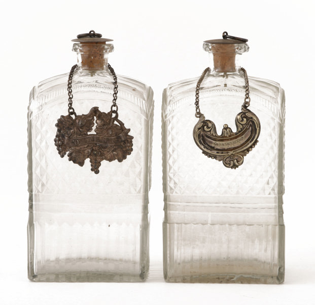 Brännvinsflaskor 2st, med propp av silver från 1825