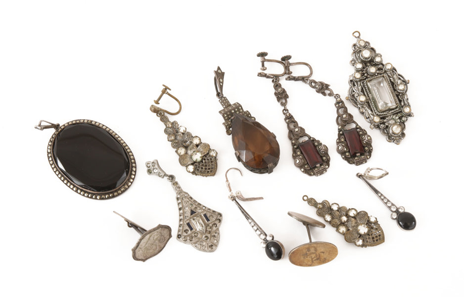 Smycken 12 delar, mestadels silver, 1900-talets första hälft