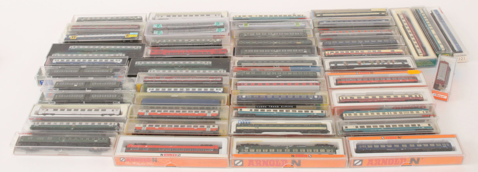 Parti tågvagnar, Fleischmann, Roco, Arnold, m.m.