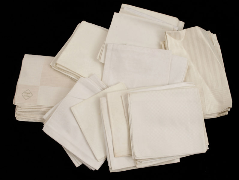 Servetter ca.45st, linne, bl.a. omkring år 1900