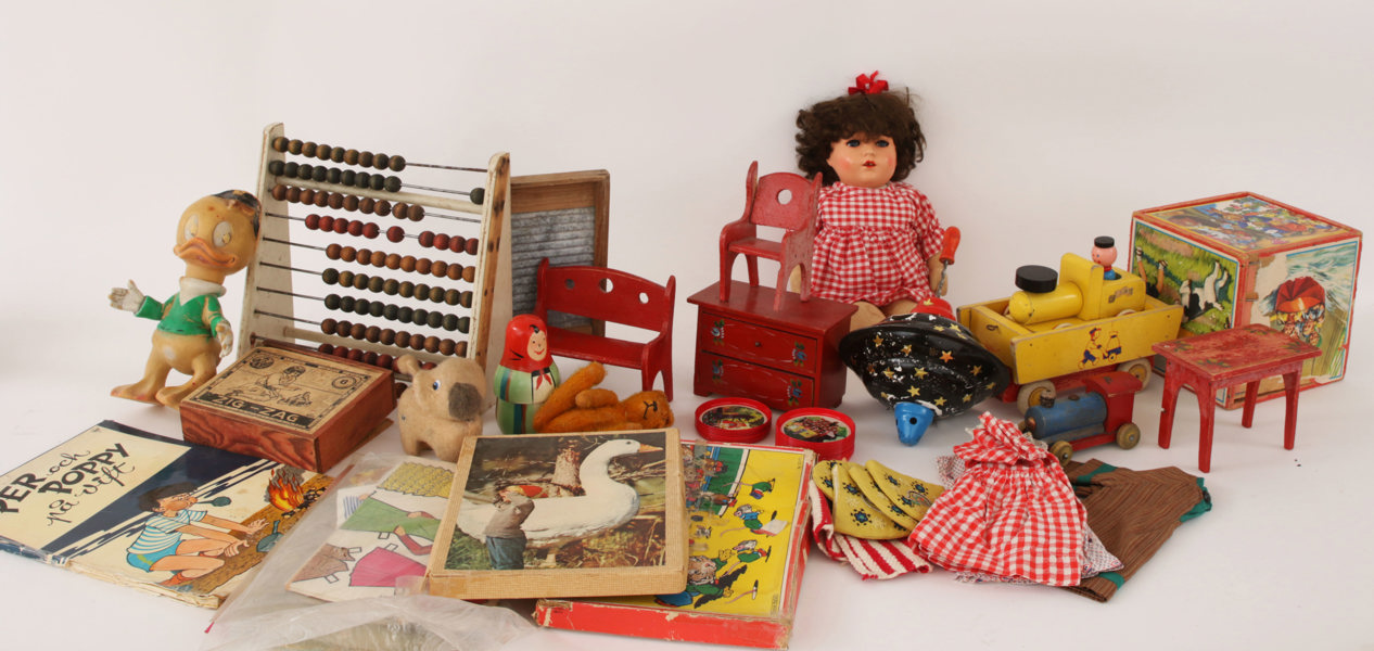 Parti äldre leksaker