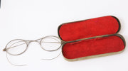 Glasögonfodral, daterat 1866