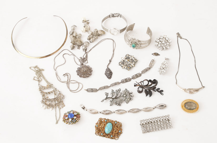 Parti smycken, bl.a. i silver