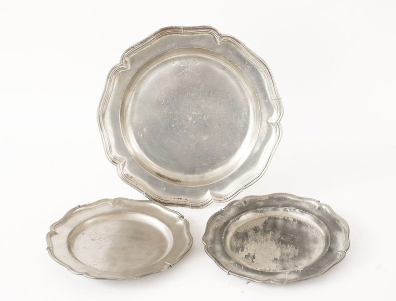 Tallrikar 3st, rokokostil, troligen 1900-tal