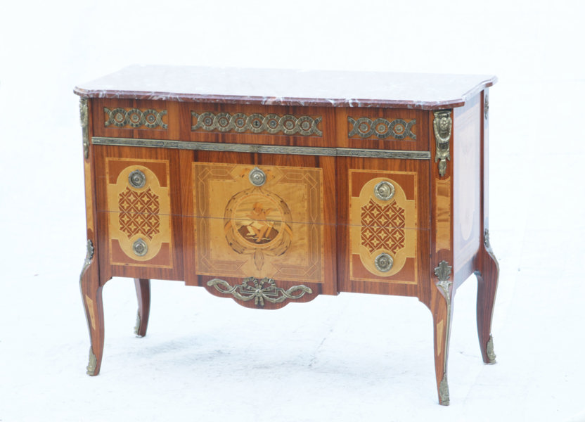 Byrå, gustaviansk stil, 1900-tal