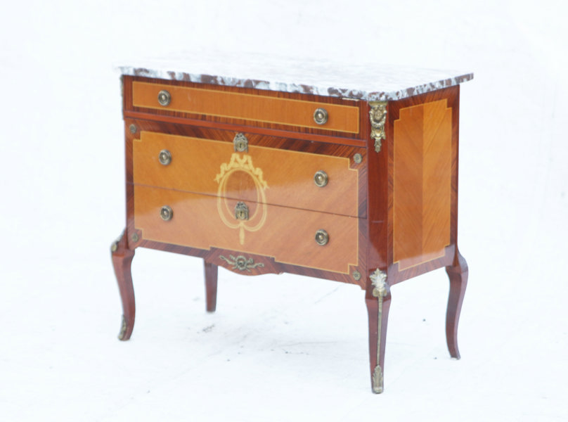 Byrå, gustaviansk stil, 1900-tal