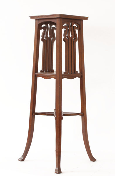 Piedestal, jugend, tidigt 1900-tal