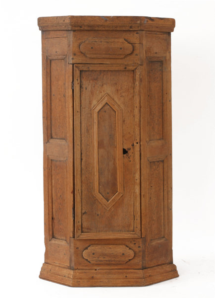 Väggskåp, allmoge, 1700-tal