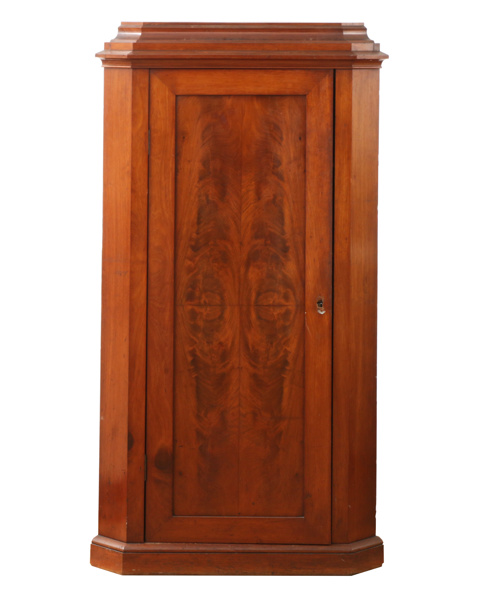 Golvhörnskåp, Karl Johan, 1800-tal