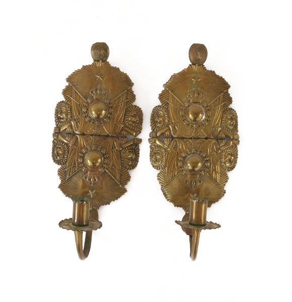 Vägglampetter ett par, tillverkade av antika mössplåtar