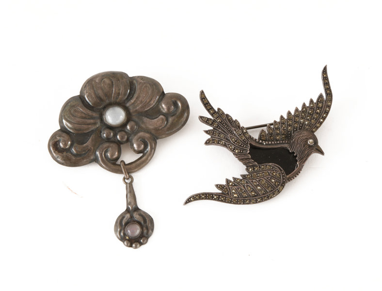 Broscher 2st, silver, 1900-talets första hälft