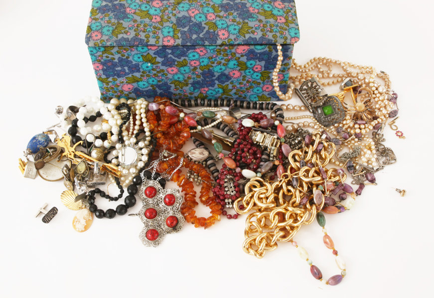 Parti smycken, bl.a. silver