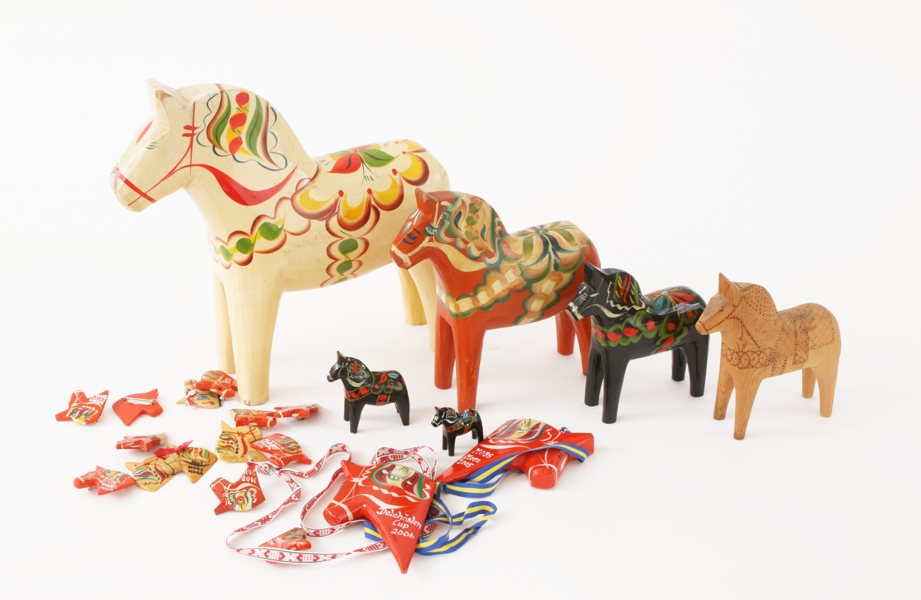 Parti dalahästar och broscher, bl.a. GA Olsson, Nils Olsson