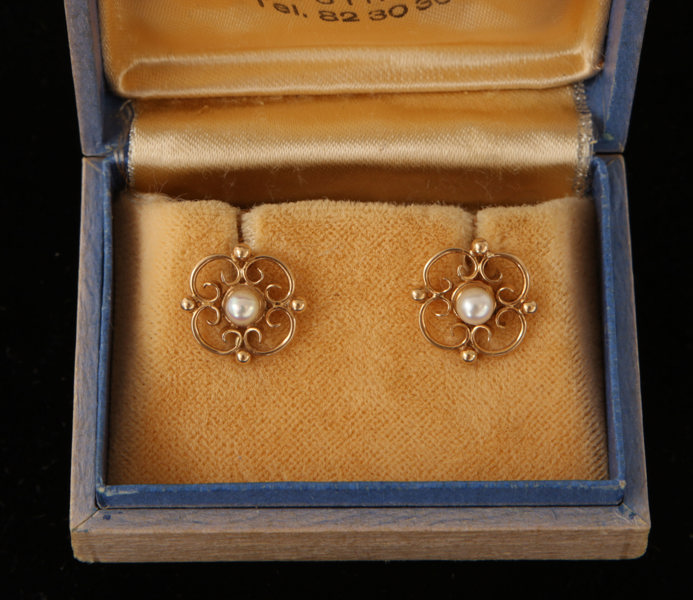 Örhängen ett par, 18k