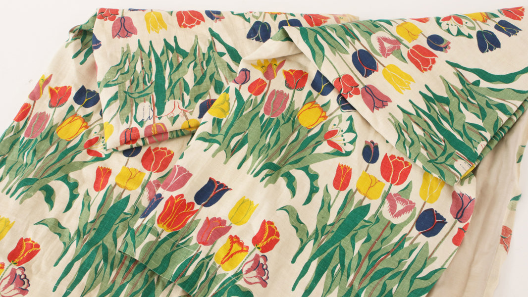 Gardiner ett par, "Tulpan", Josef Frank för firma Svenskt Tenn