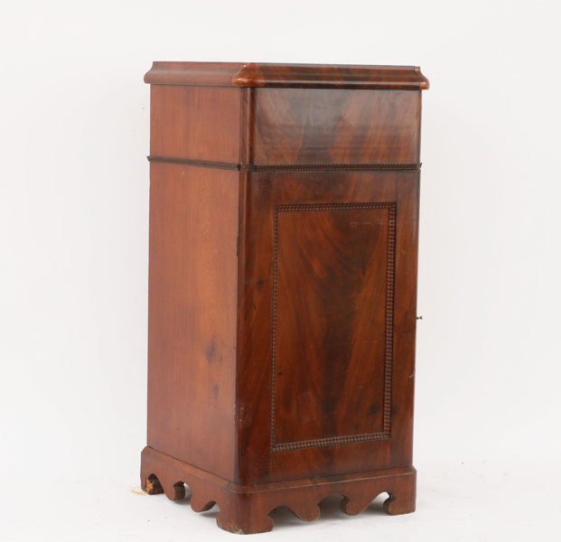 Kommod, senempire, 1800-tal