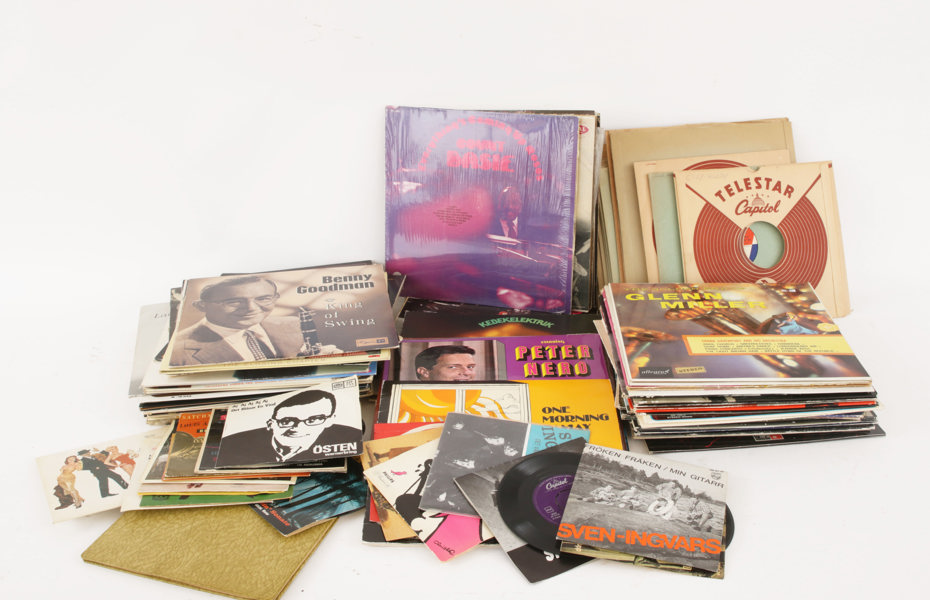 Parti LP-skivor, singlar, m.m.