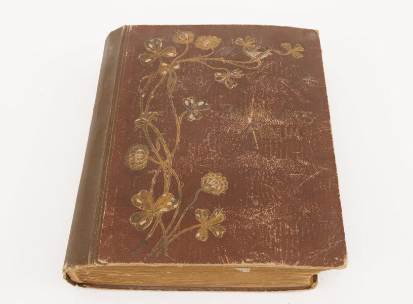 Brevkortsalbum med ca.153st vykort, 1900-talets första hälft