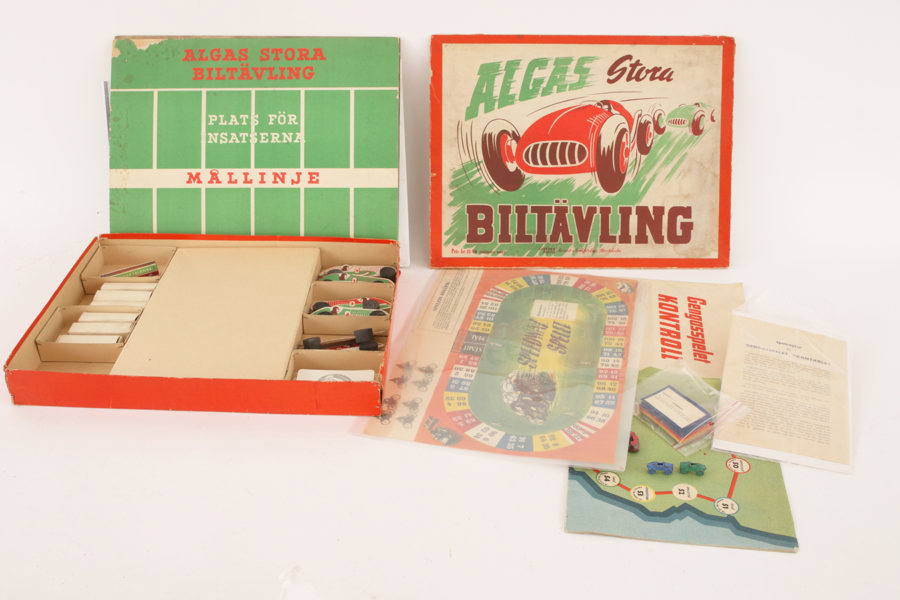 Parti spel, bl.a. "Algas Stora Biltävling", 1900-talets första hälft