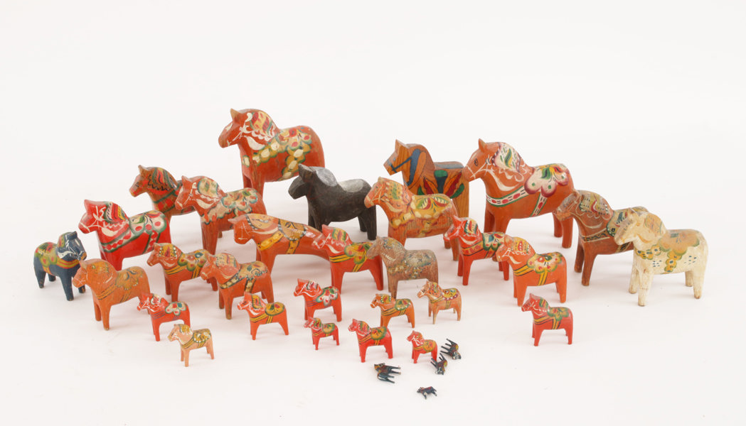 Dalahästar 33st, bl.a. omkring 1900-talets mitt