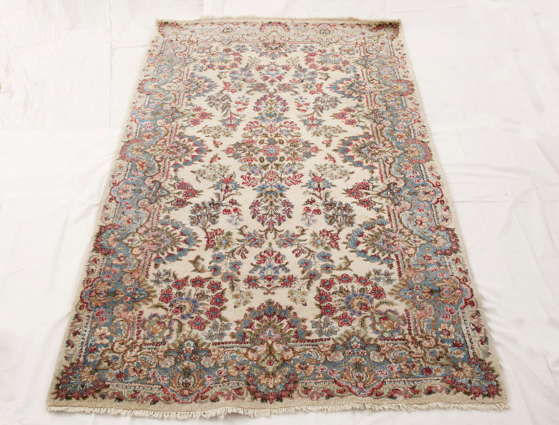 Handknuten matta, orientalisk