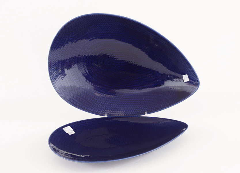 Serveringsfat 2st, "Blå Eld", Hertha Bengtsson för Rörstrand
