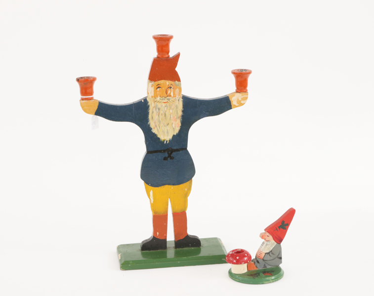 Ljusstakar 2st, bl.a. daterad 1925