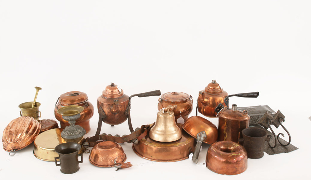 Parti metallföremål, bl.a. 1700-tal