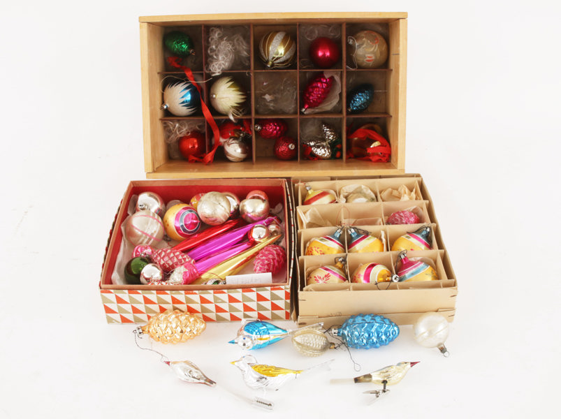 Parti äldre julkulor