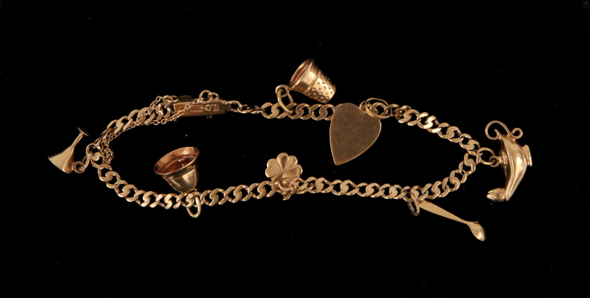 Armband med berlocker, 18k