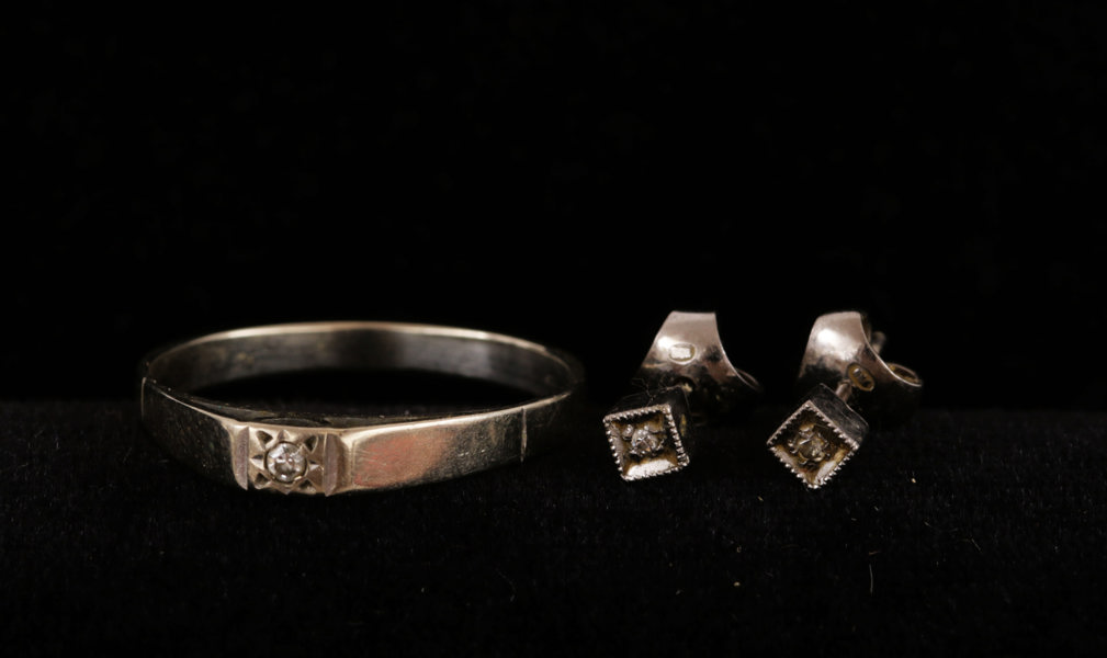 Örhängen ett par samt ring, 18k vitguld