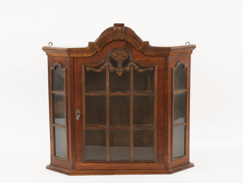 Väggvitrinskåp, 1900-talets andra hälft